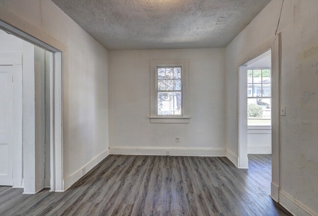 Building Photo - 1045 Crescent Ave