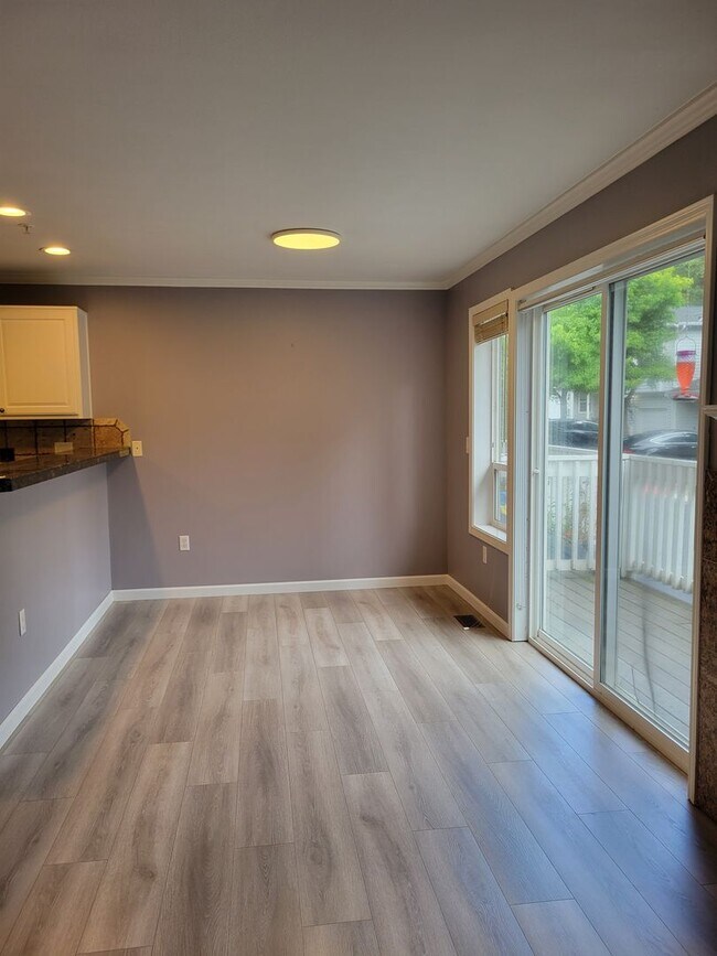 Foto del edificio - Two bedroom 2.5 bath townhome
