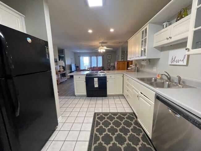 Foto del edificio - Furnished 2 bedroom 2 bath