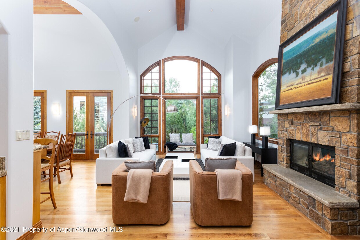 Foto principal - 197 E Lupine Dr