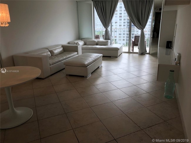 Foto del edificio - 2851 NE 183rd St