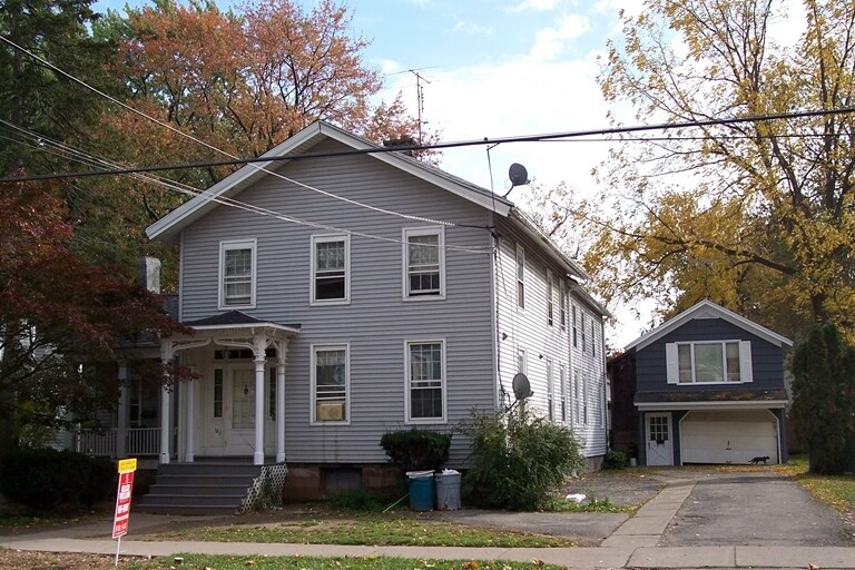 Primary Photo - 182 Genesee St