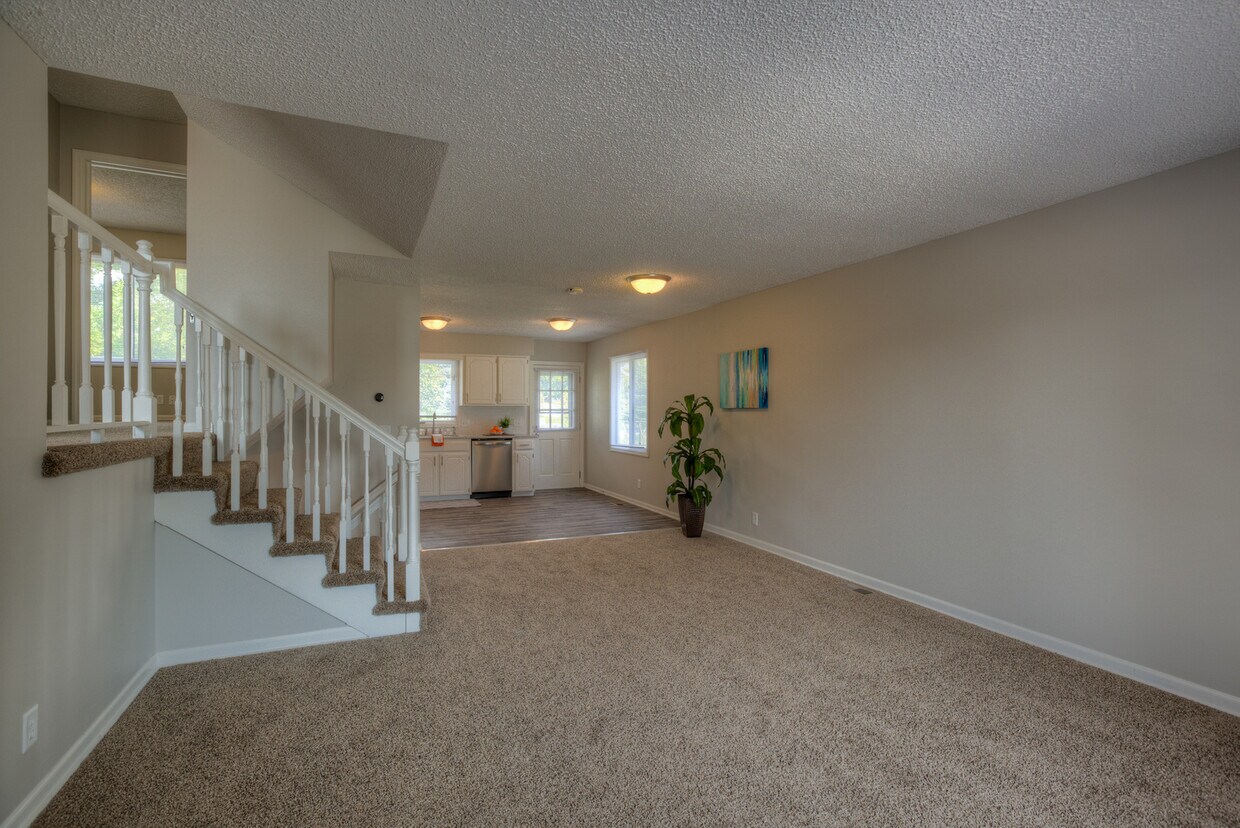 Foto principal - The Upgraded Life! 3 Bedroom Duplex Coming...
