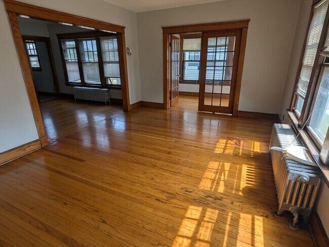 Foto del edificio - 215 Peck Ave