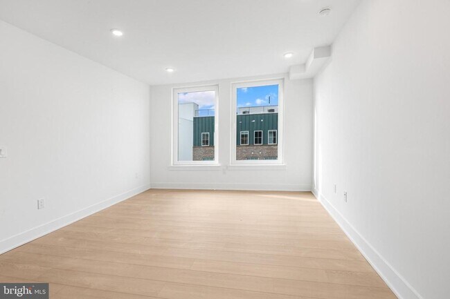 Building Photo - 2000 Dreer St