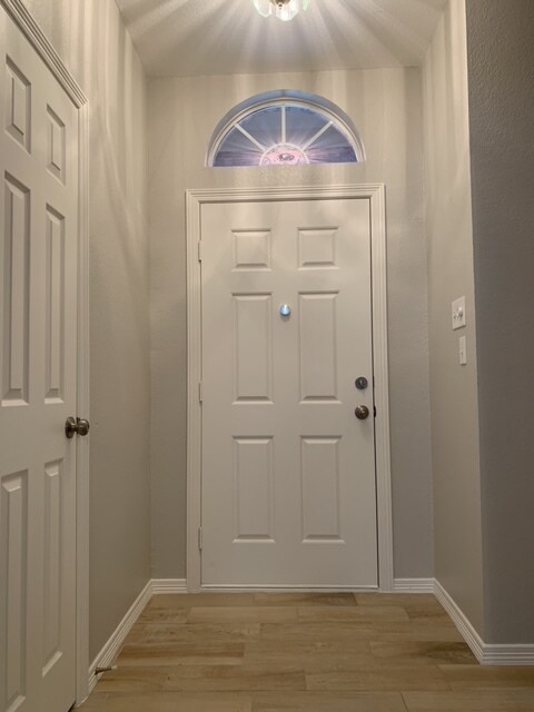 Building Photo - 203 Cliffdale Dr