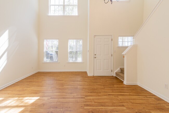 Foto del edificio - 18457 Streamline Ct