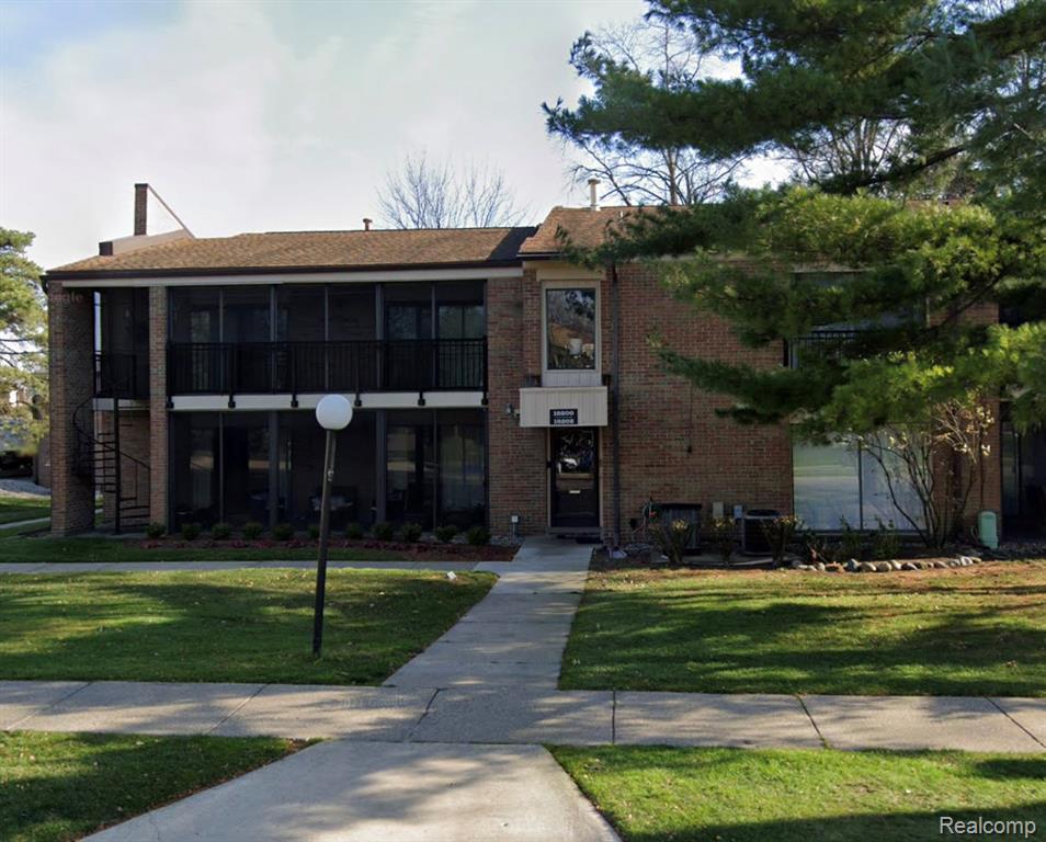 18202 University Park Dr, Livonia, MI 48152 Condo for Rent in Livonia