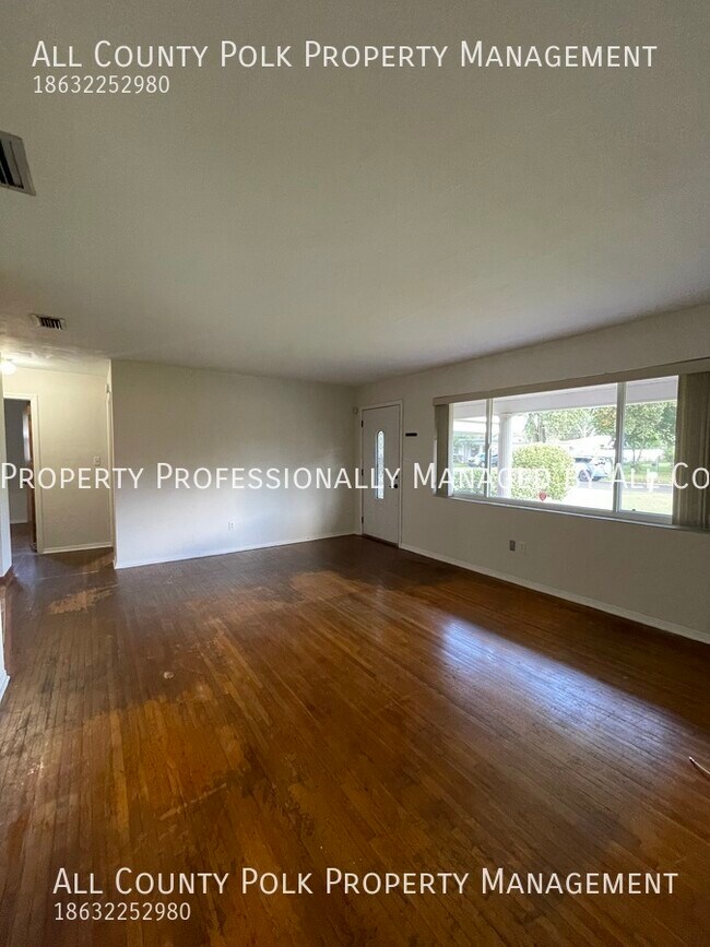 Foto del edificio - Fabulous 4 Bedroom 2 Bath Home in Lakeland!