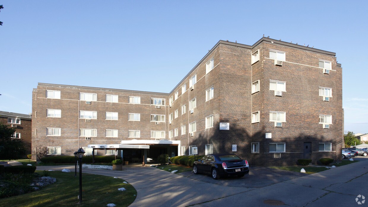 Building Photo - 4840 N Linder Ave