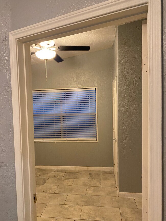 Foto del edificio - 418 E 1st St