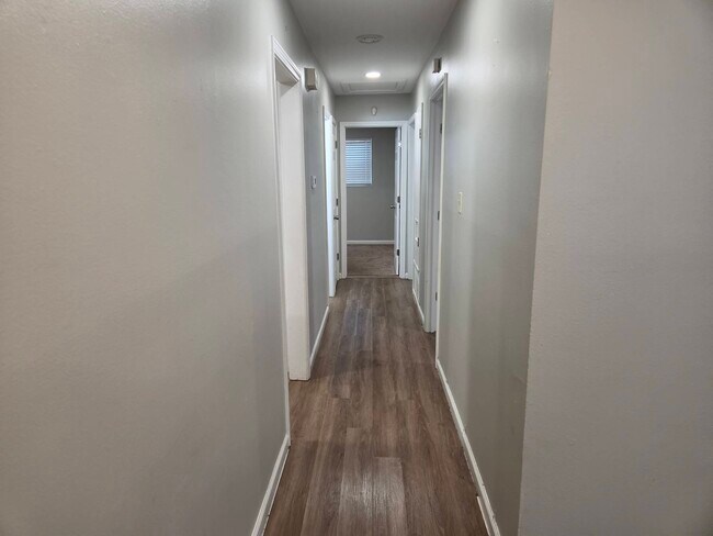 Building Photo - 2500 Westacre Dr