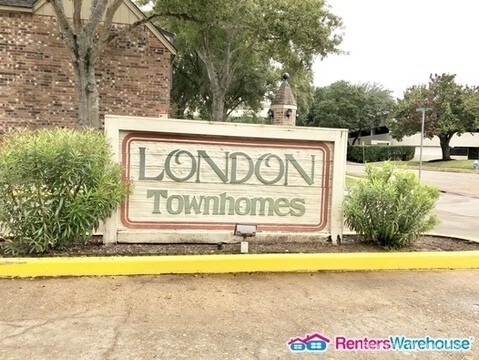 Building Photo - Gorgeous 4/3 London Townhomes community