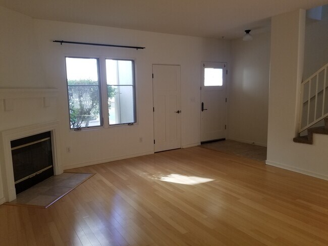 Natural light floods the living room - 809 Meridian Ave