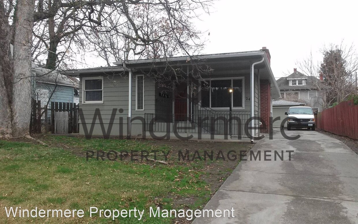 Primary Photo - 240 E Poplar St