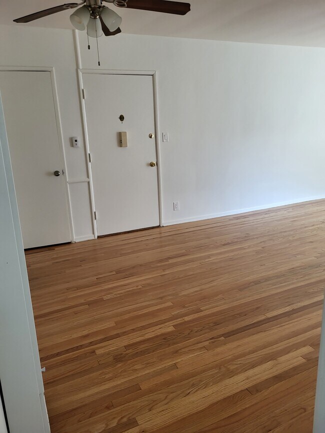 Foto del edificio - 4321 Saugus Ave
