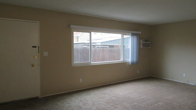 Living Room, Newer A/C - 210 E Bennett Ave