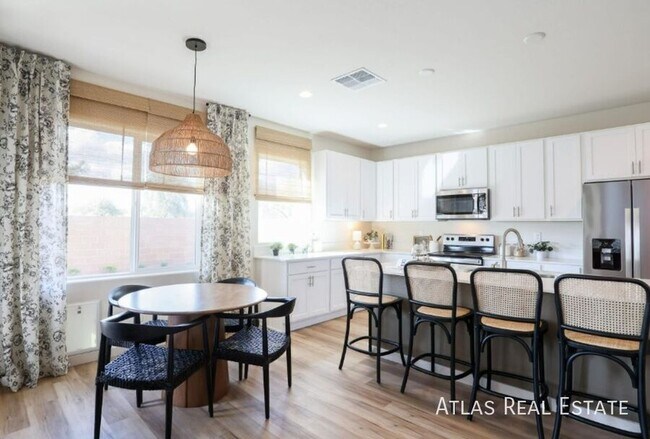 Foto del edificio - 2376 N 79th Pl