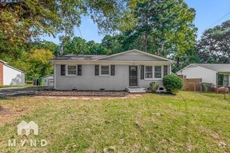 Building Photo - 706 Noles Dr