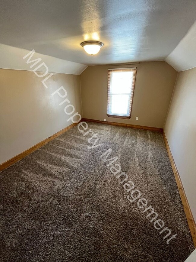 Building Photo - 1301 Thurman St