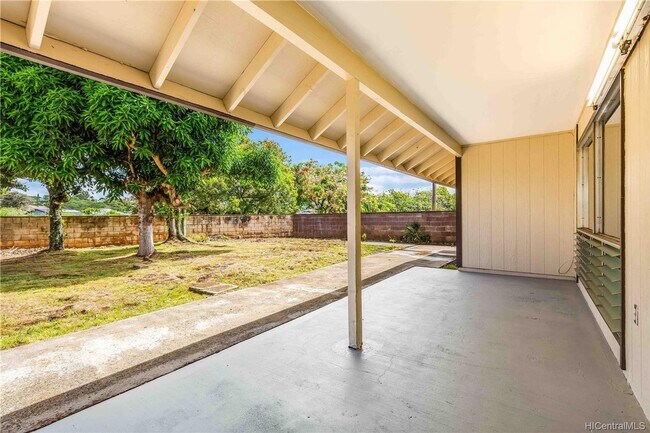 Foto del edificio - Mililani Town VERY Spacious 4 bedroom, 2 bath house, carport, big level yard, pet negotiable