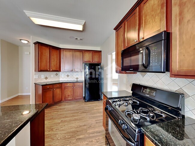 Foto del edificio - 2410 Chandler Grove Drive