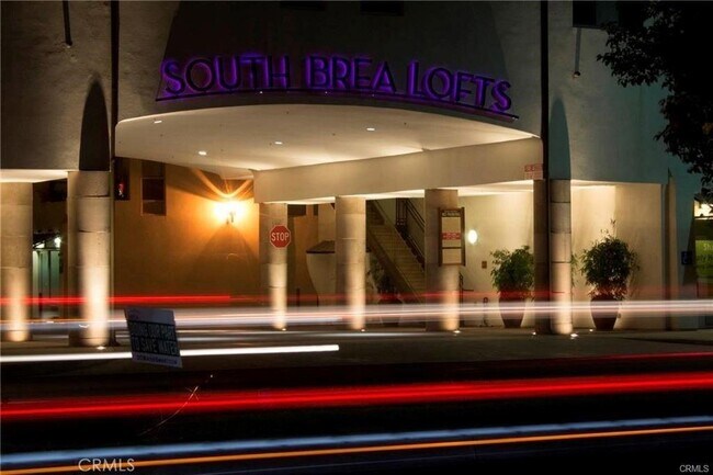 Foto del edificio - 574 S Brea Blvd