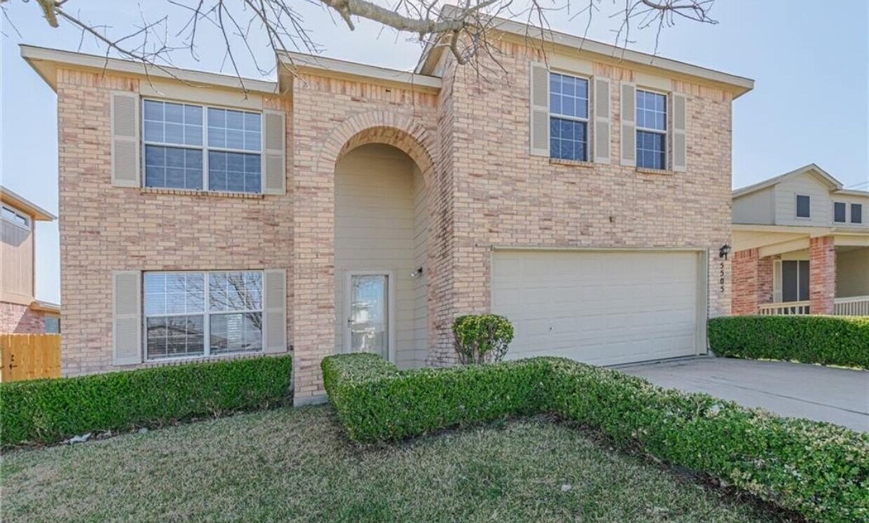 Foto principal - Now Leasing: Updated Two-Story Home in The...