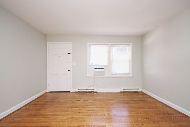Foto del edificio - Student-Friendly Ground-Level Apartment Ne...