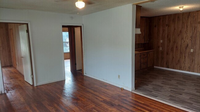 Building Photo - 1101 W Mesquite St