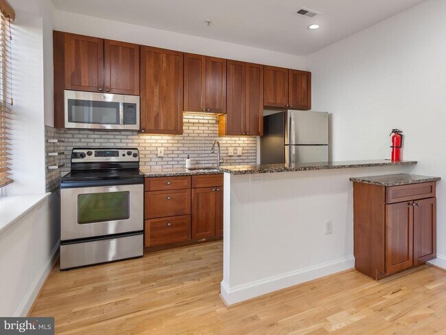 Foto del edificio - 1417 Chapin St NW