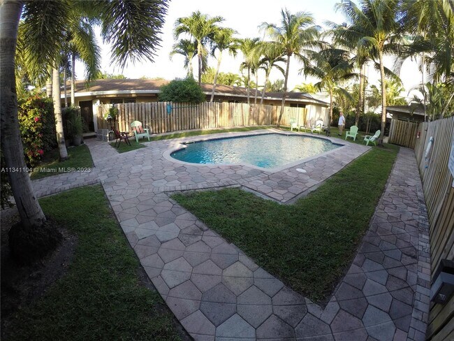 Foto del edificio - 1342 Holly Heights Dr