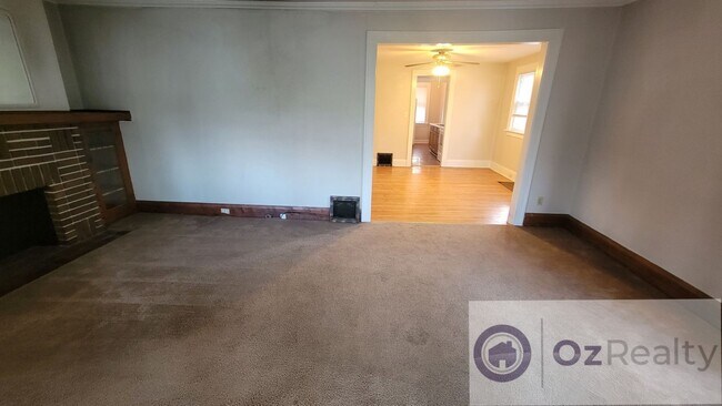 Building Photo - Welcome to Your Dream Bungalow in DeVeaux!