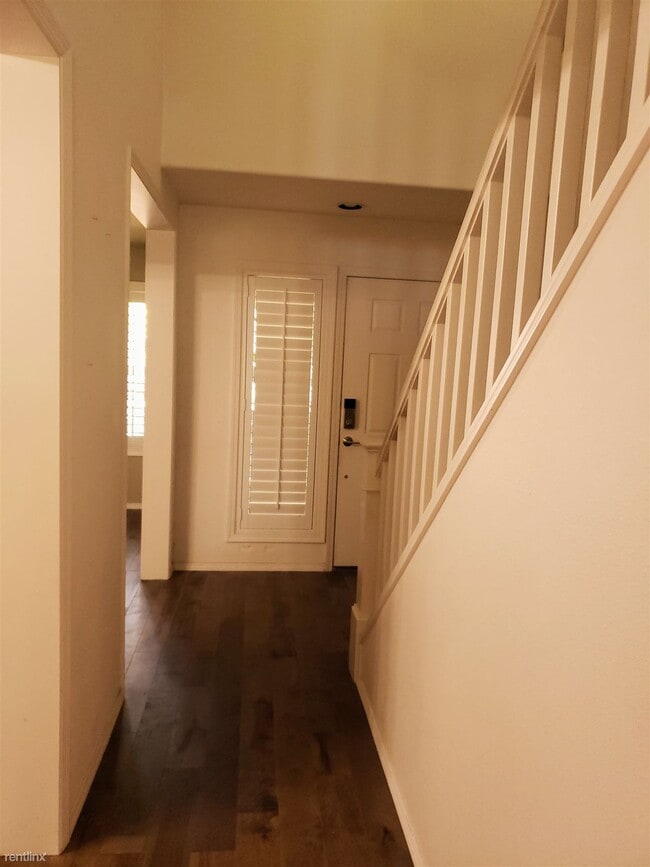 Building Photo - 4 br, 2.5 bath House - 4129 Northwest Chap...