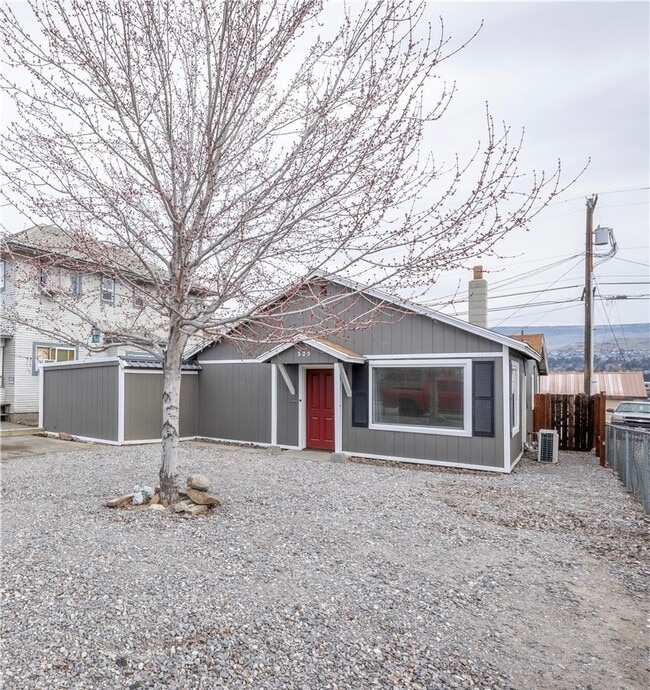 Building Photo - 325 S Chelan Ave