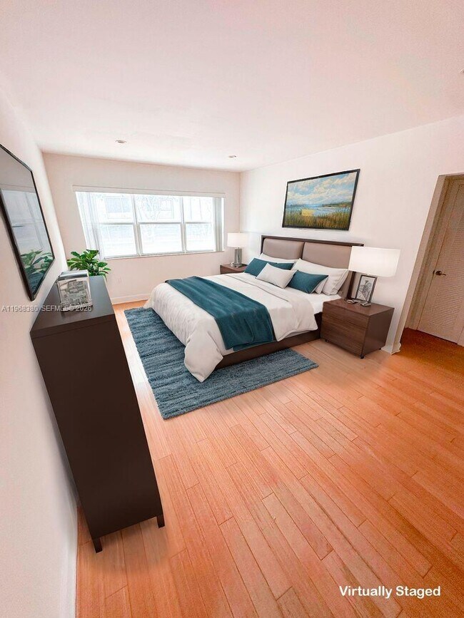 Foto del edificio - 8000 NE Bayshore Ct