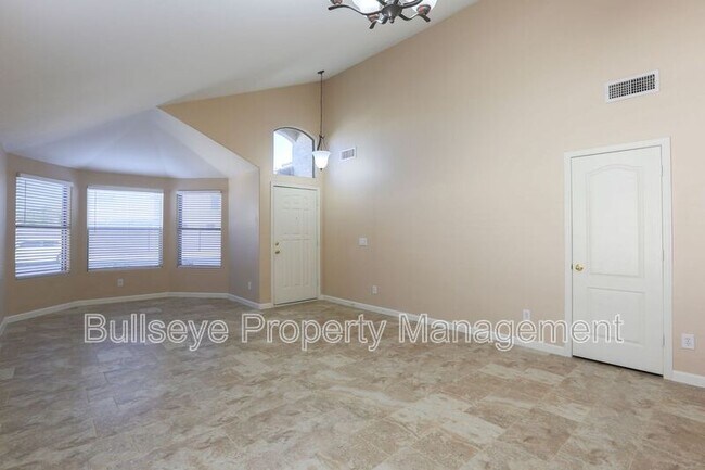 Building Photo - 2908 S Lobo Canyon Rd