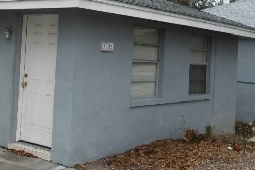 Front door, parking - 1316 Sunset Point Rd