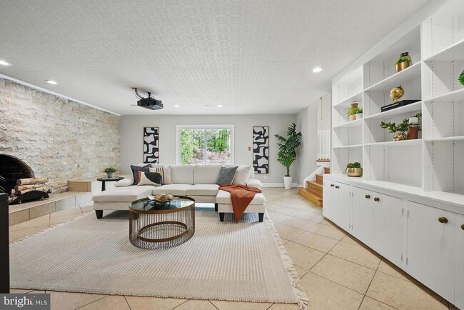 Foto del edificio - 8121 Briar Creek Dr
