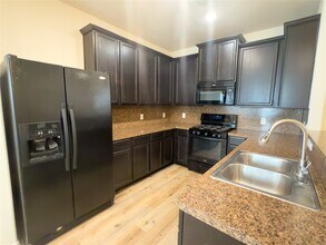 Building Photo - 17035 Amarose Dr