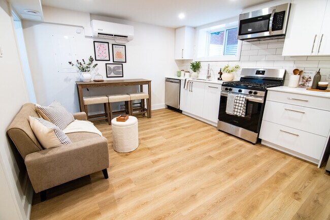 Building Photo - Newly Constructed Boutique Studio in Hintonburg (142 Young)