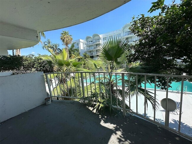 Foto del edificio - 492 NW 165th St