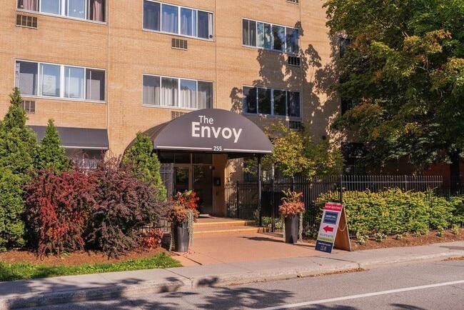 Interior Photo - 255 Stewart