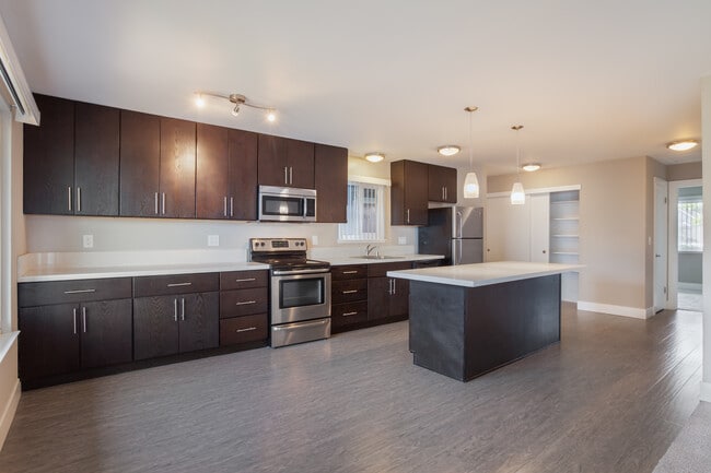 Kitchen - 16945 Roberts Rd