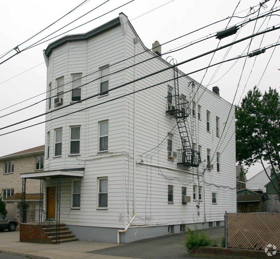 Foto principal - 72 Semel Ave