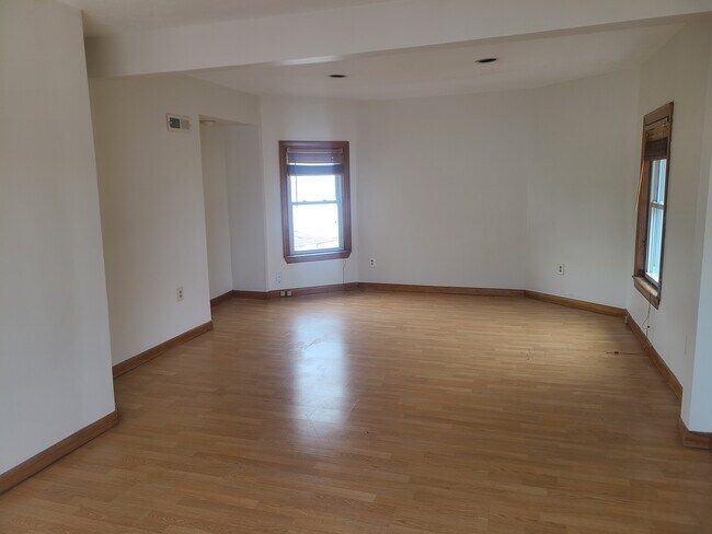 Livingroom - 16 Harvard St