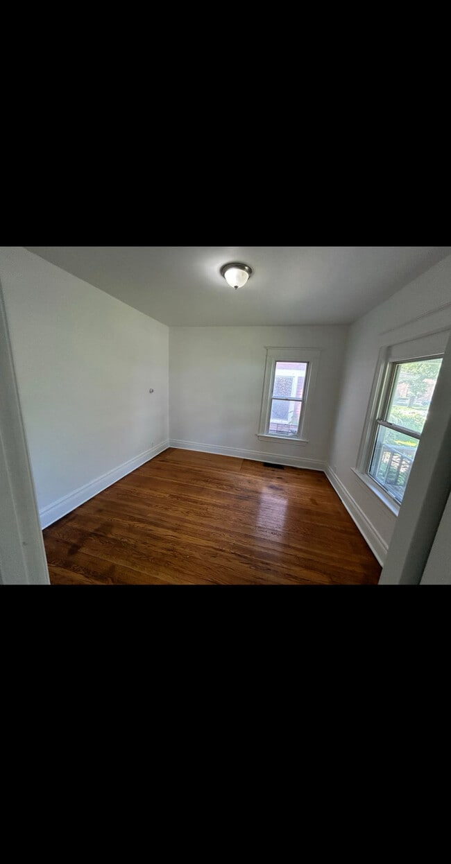 Foto del edificio - 651 Garson Ave