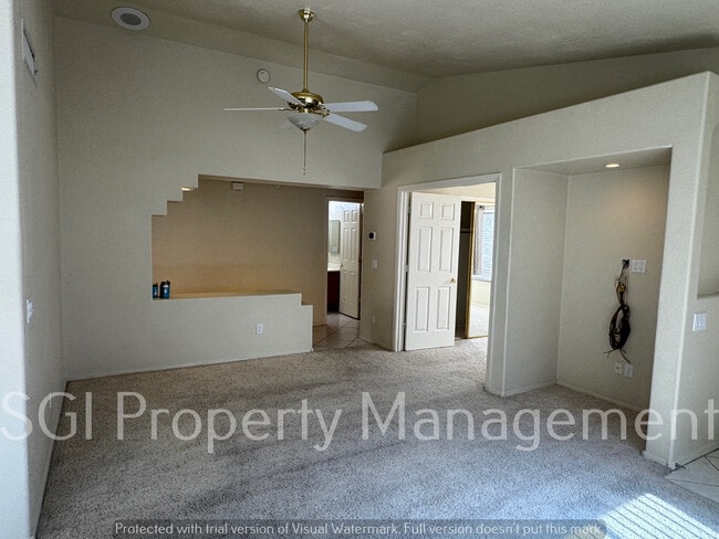 Building Photo - 1731 W Hiddenview Dr