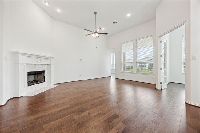 Building Photo - 1329 Marina Grand Terrace