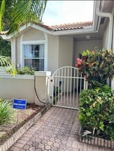 Building Photo - 2480 E Aragon Blvd